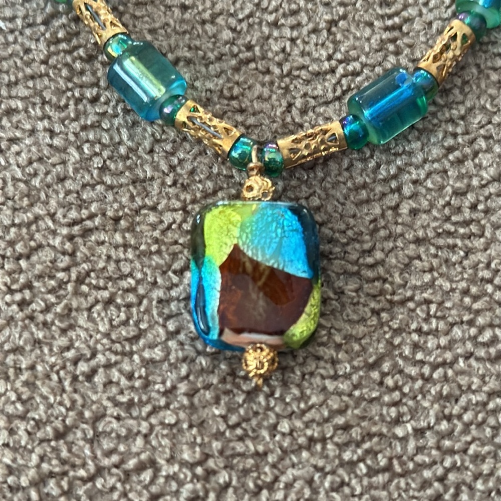 Colorful Turquoise Beaded Pendant Magnetic Closure Necklace 21” (TD) - Picture 4 of 4
